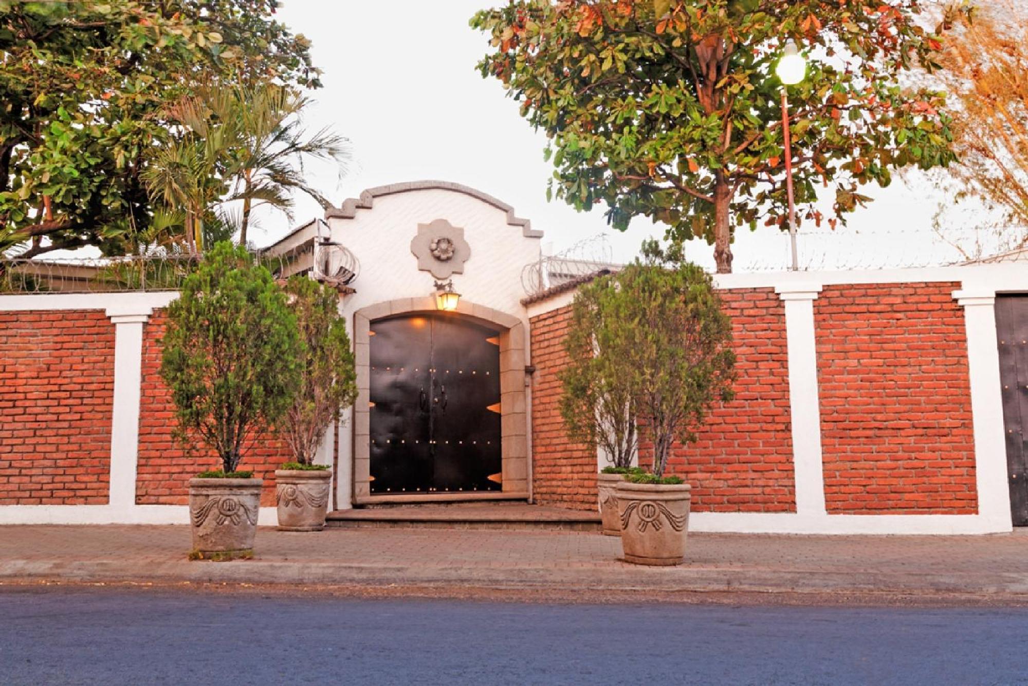 Hotel El Almendro Манагуа Экстерьер фото