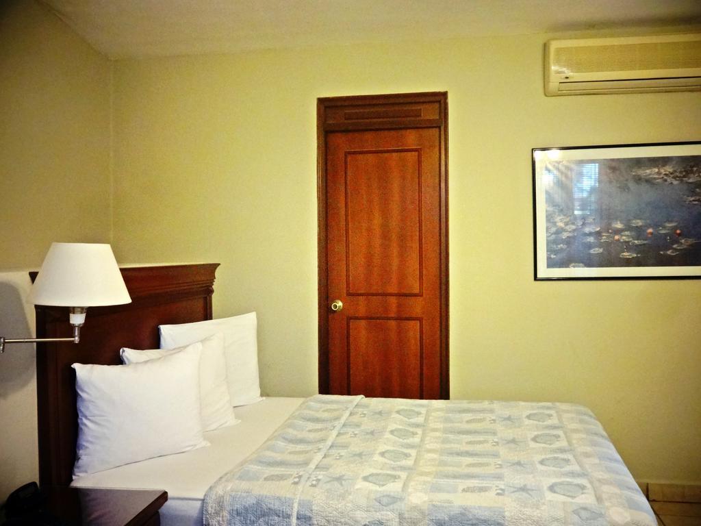 Hotel El Almendro Манагуа Экстерьер фото