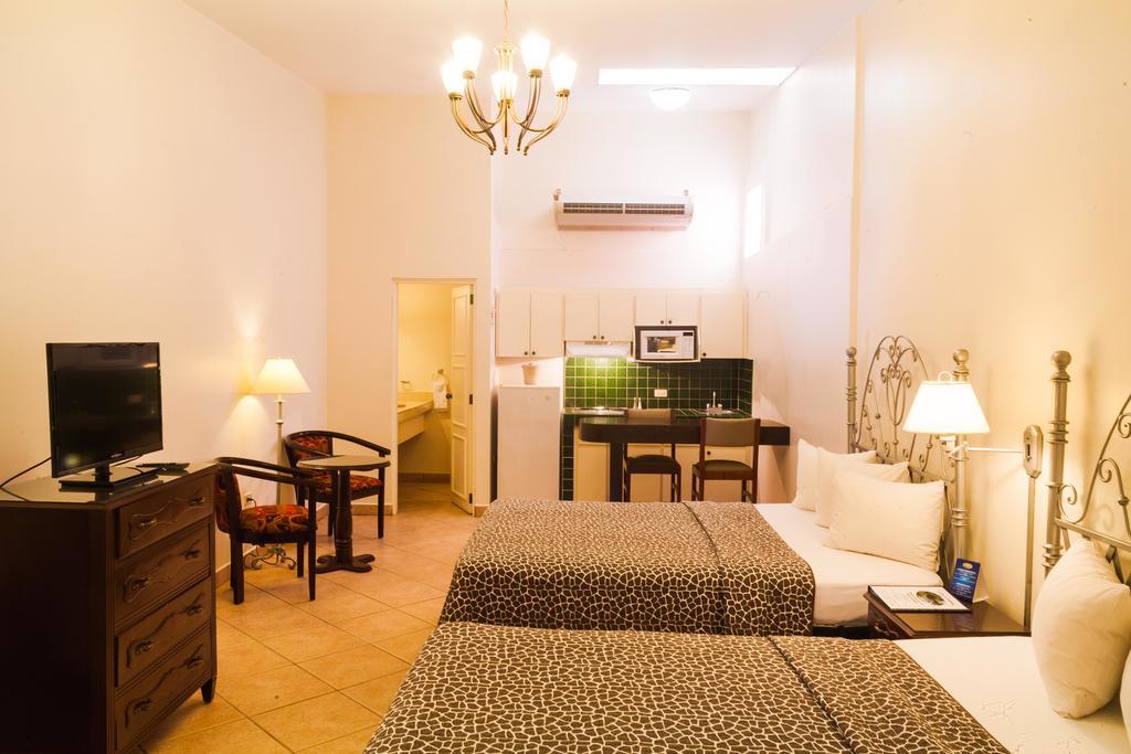 Hotel El Almendro Манагуа Экстерьер фото