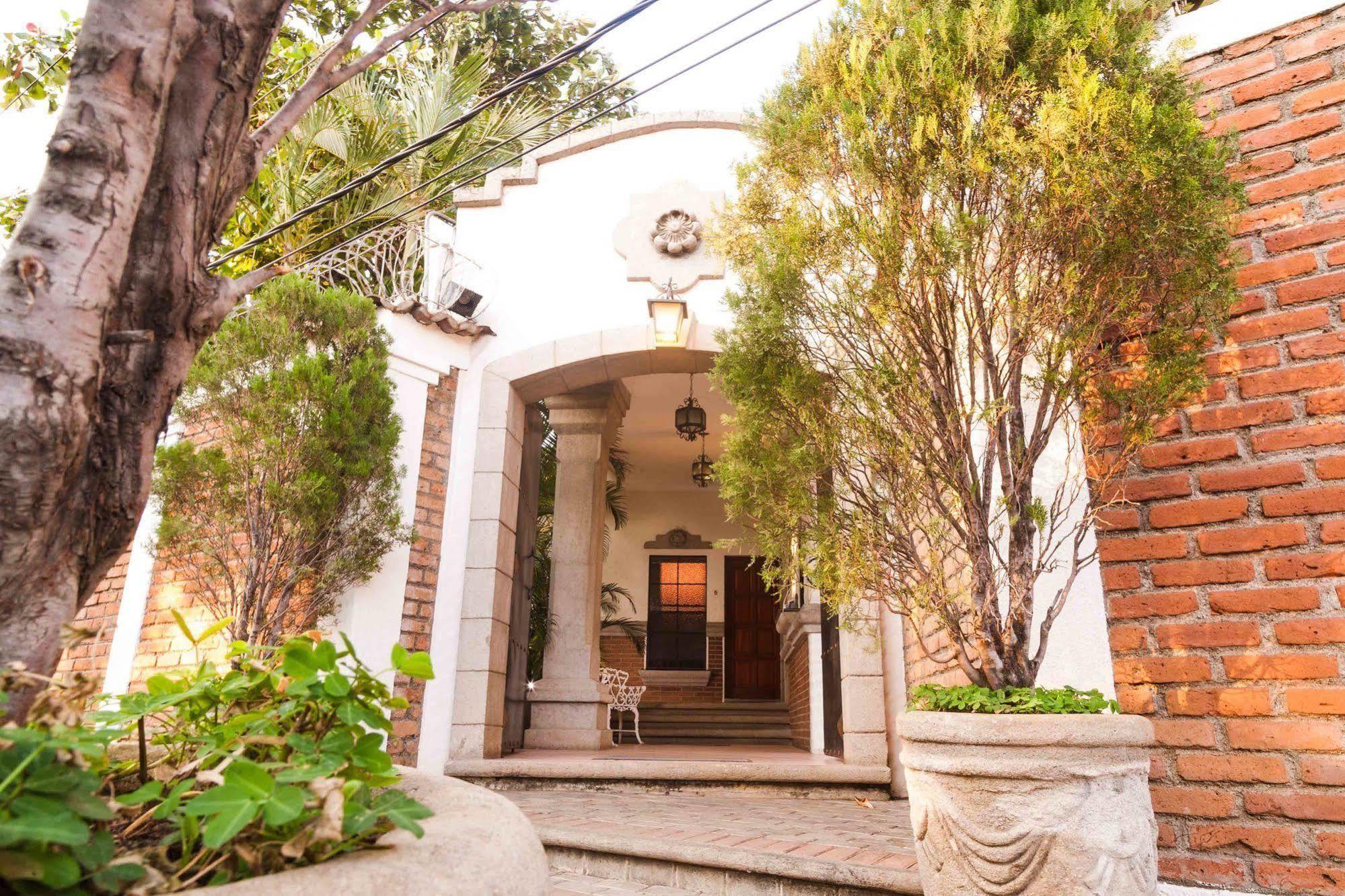 Hotel El Almendro Манагуа Экстерьер фото