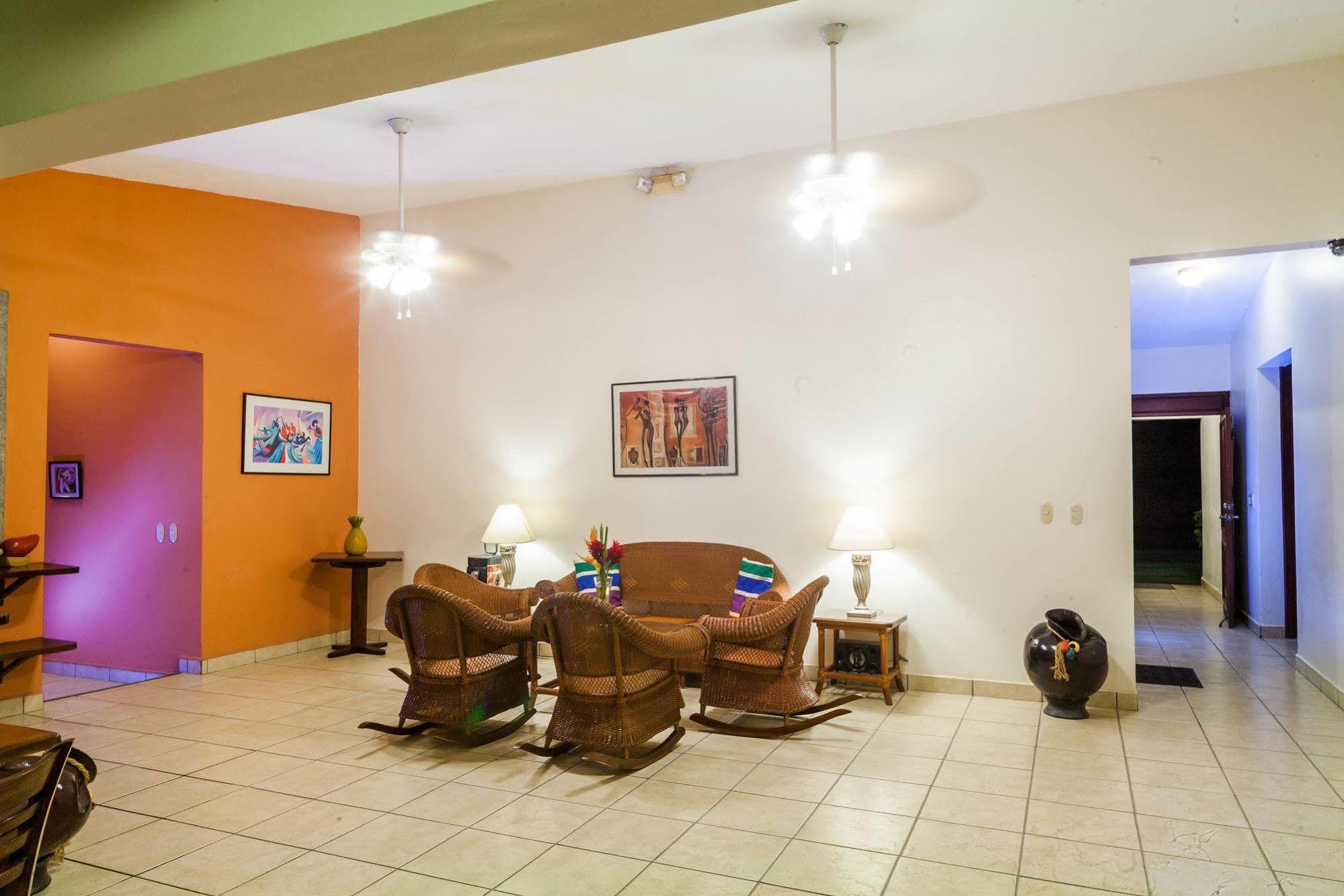Hotel El Almendro Манагуа Экстерьер фото