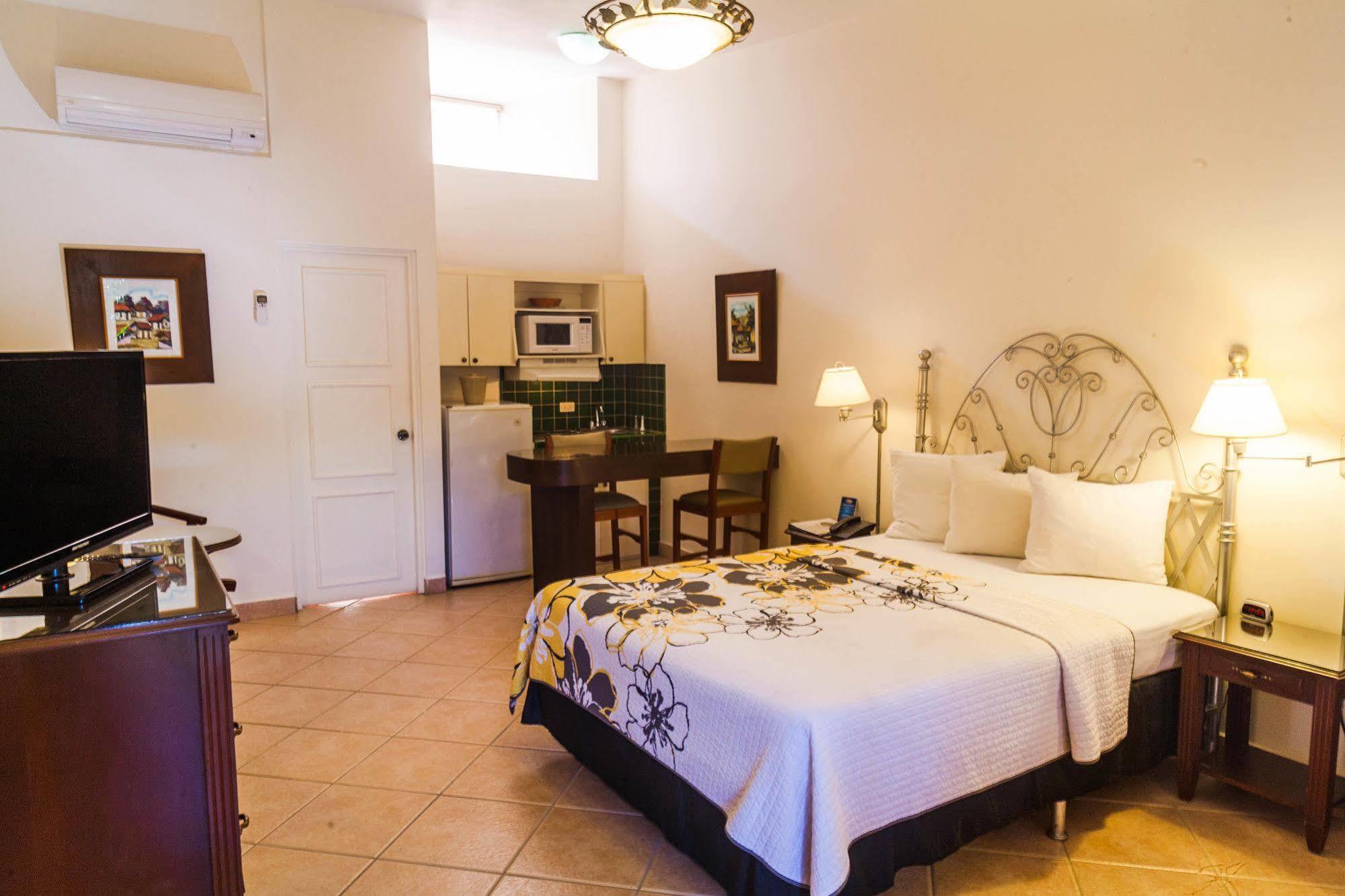 Hotel El Almendro Манагуа Экстерьер фото