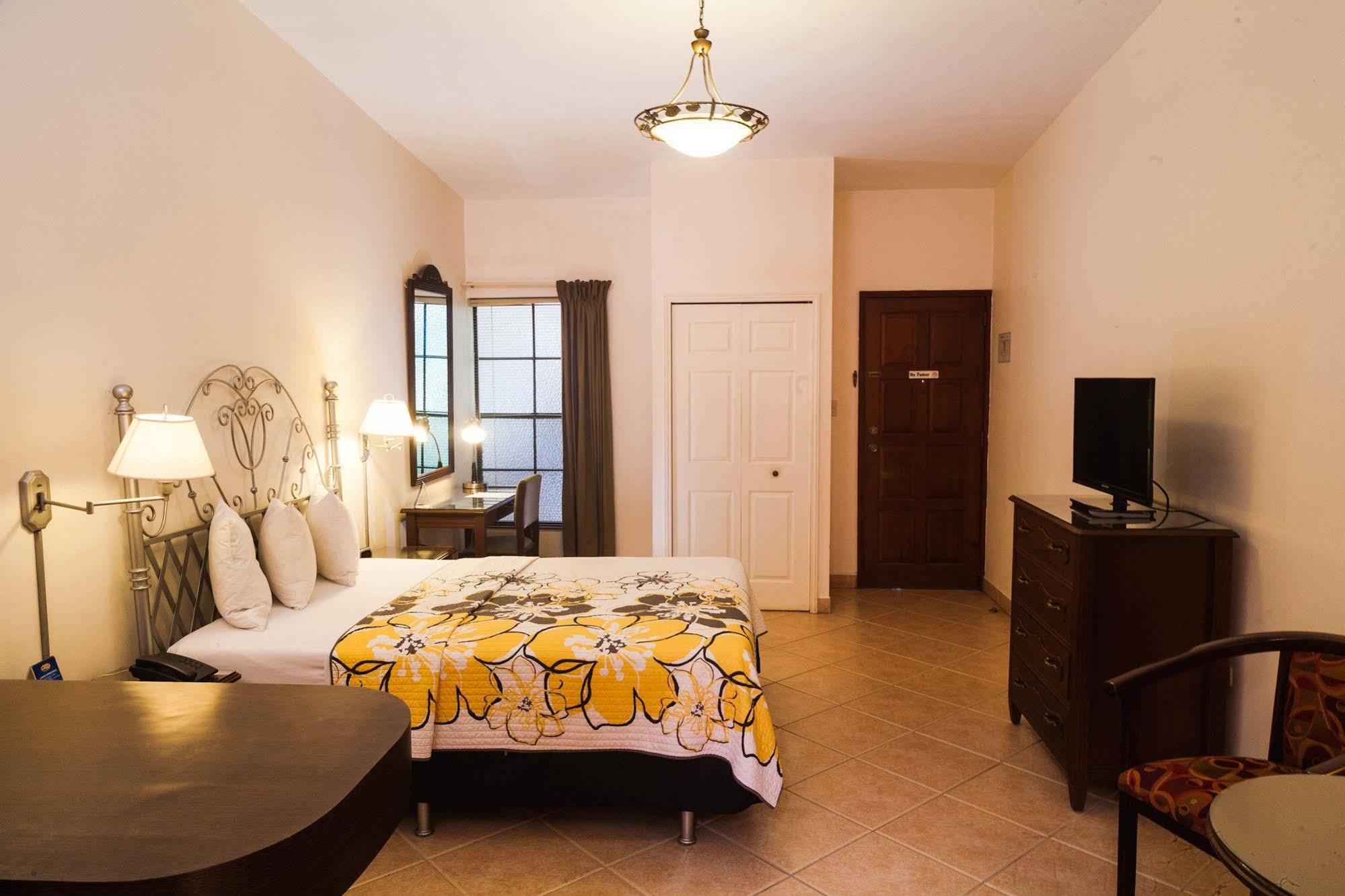 Hotel El Almendro Манагуа Экстерьер фото