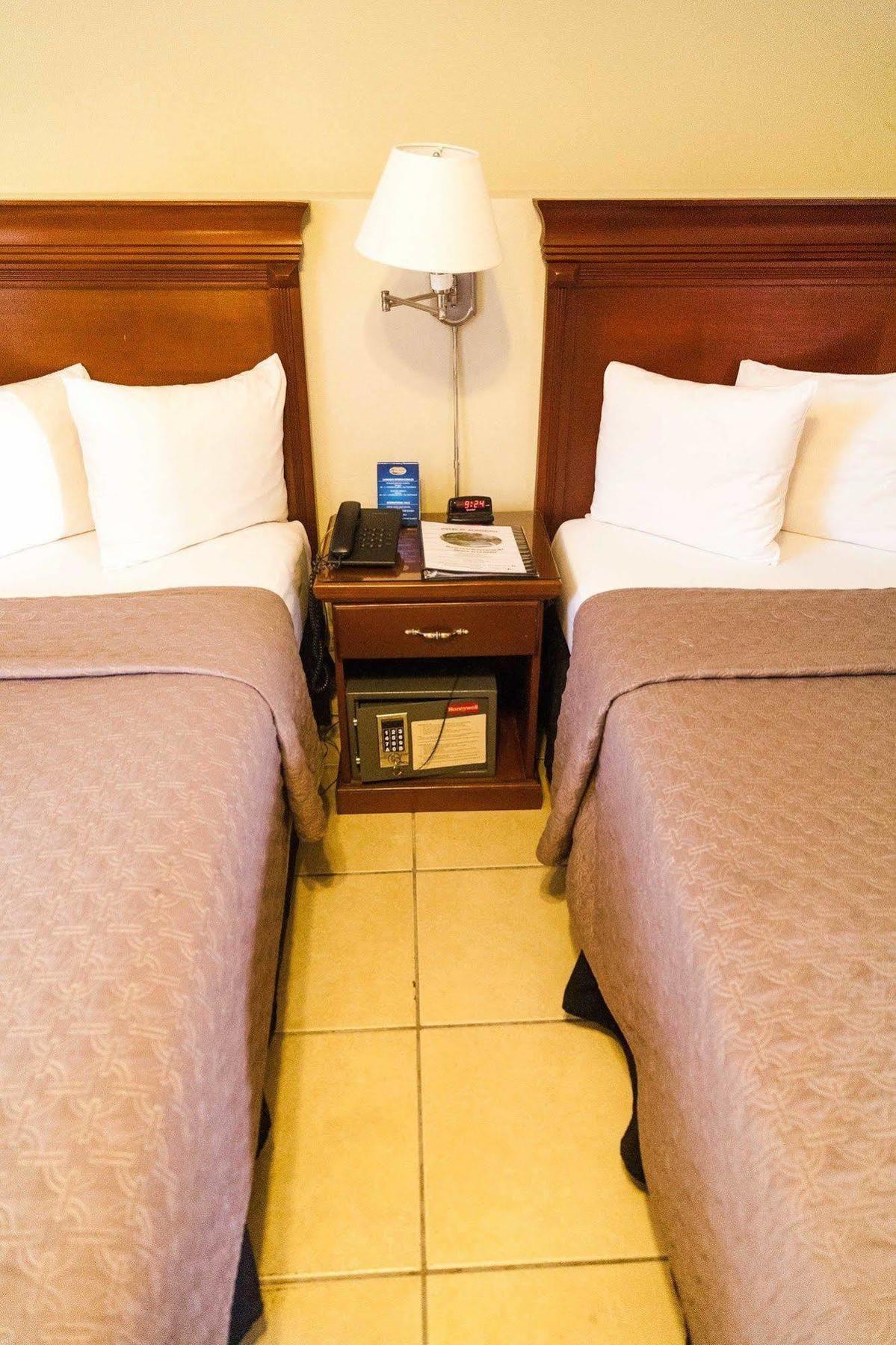 Hotel El Almendro Манагуа Экстерьер фото