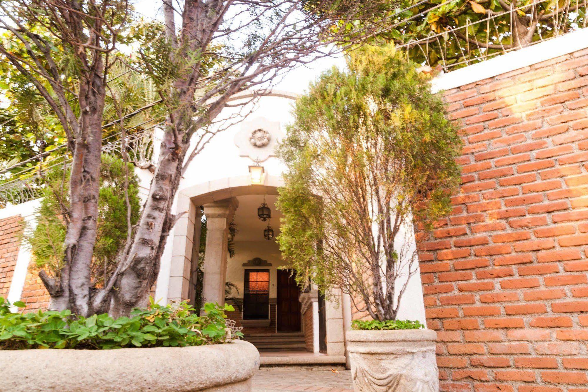 Hotel El Almendro Манагуа Экстерьер фото